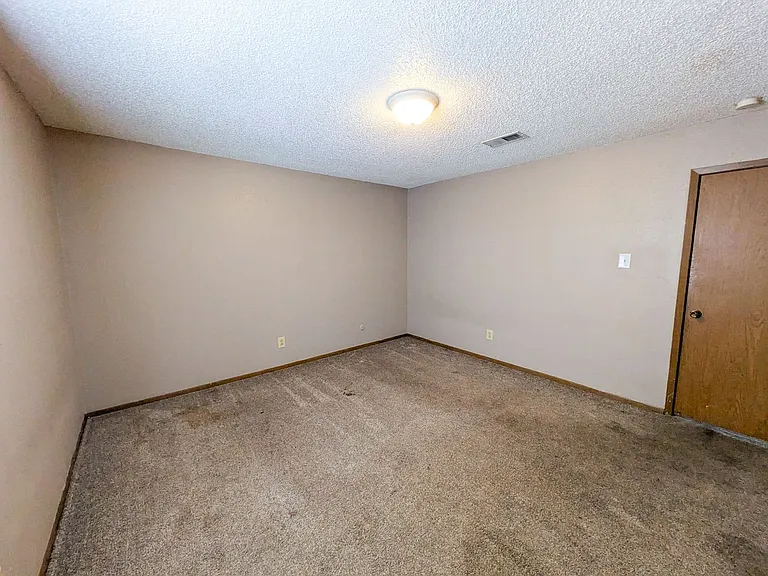 Laurel Square Townhomes — Photo 9