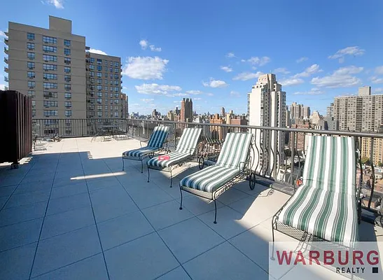 Sold by Warburg | media 13