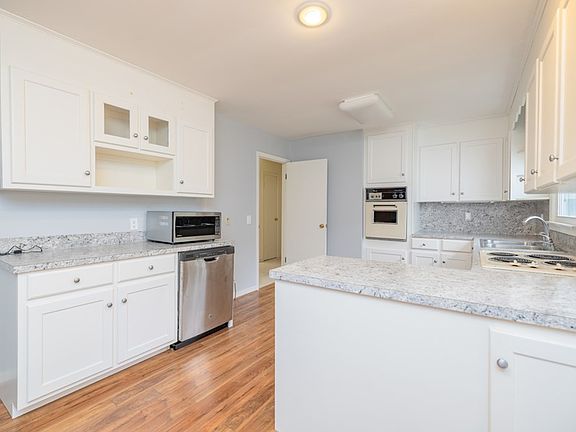 5th image of 2804 Pleasant Hill Ln
