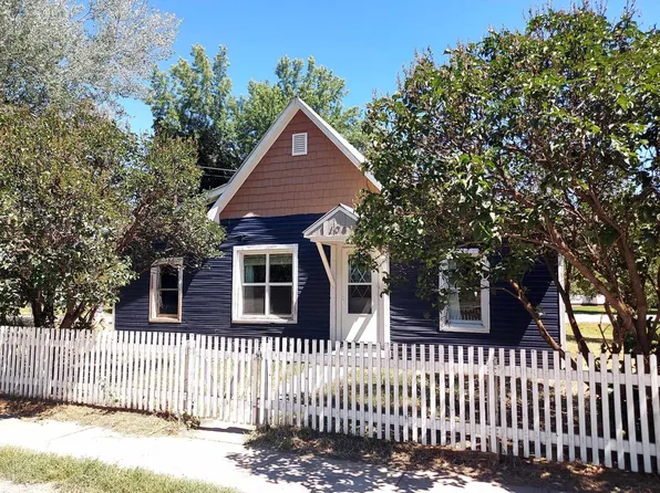 106 Clayton St, Plains, MT 59859