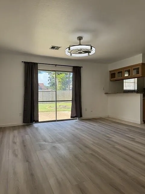 3 bed, 2.0 bath, 1277 sqft, $2,200 — Photo 3