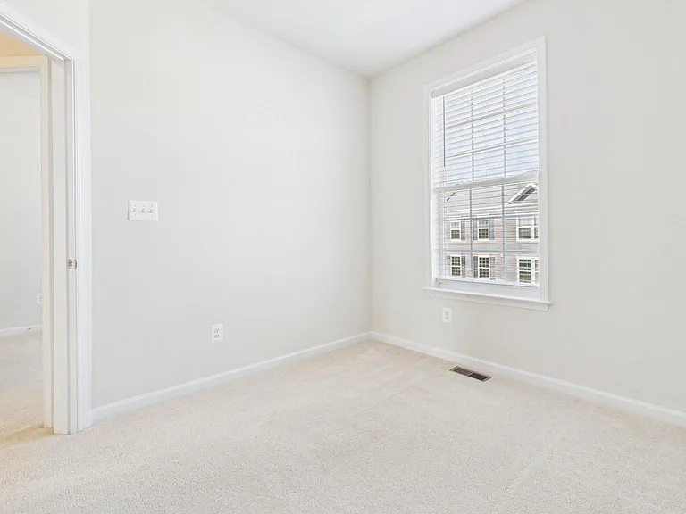 33 Chester Ct — Photo 44