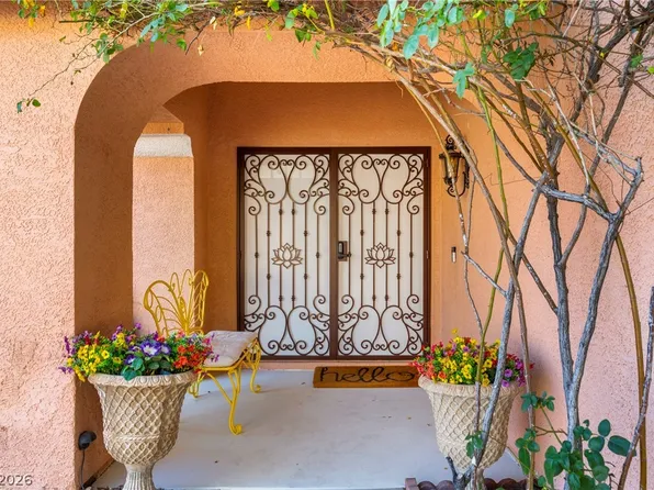 911 Nawkee Dr, North Las Vegas, NV 89031