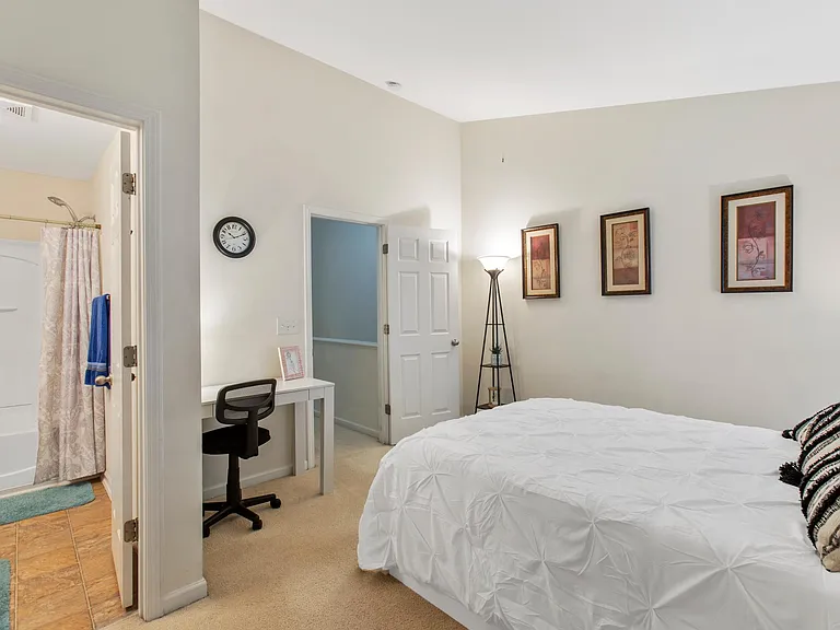 7915 Averette Hill Dr — Photo 17