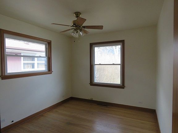 4th image of 1829 Kensington Ave