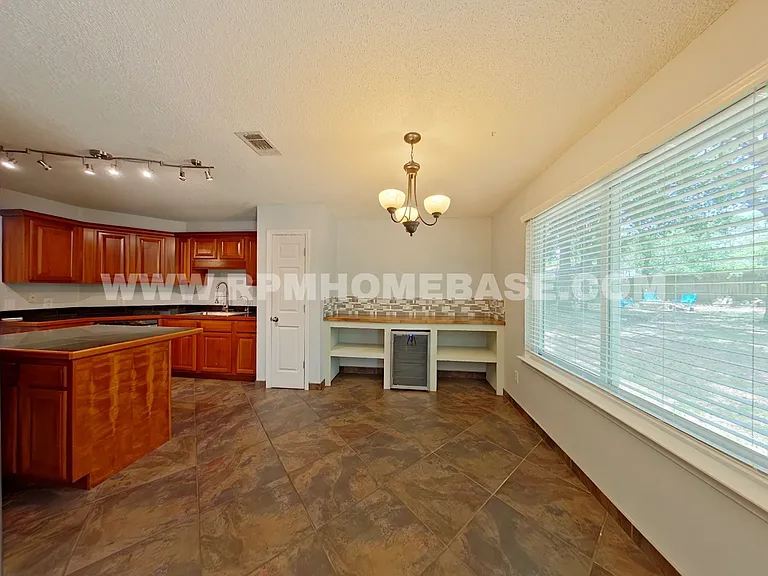 7933 Skyview Blvd — Photo 6