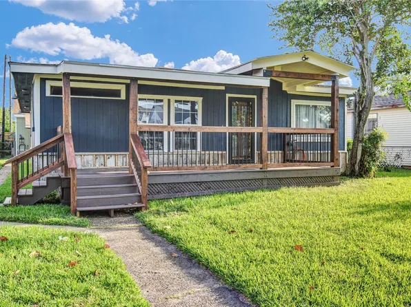 1219 W 5th St, Freeport, TX 77541