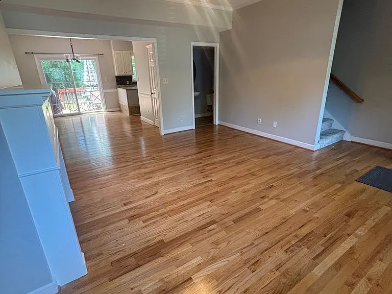 277 N Oak Ave — Photo 4