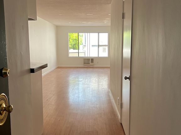 2nd image of 1005 N Stanley Ave APT 206