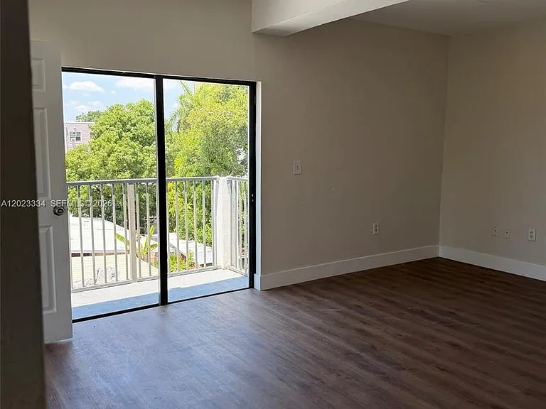 763 SW 5th St #304 — Photo 3