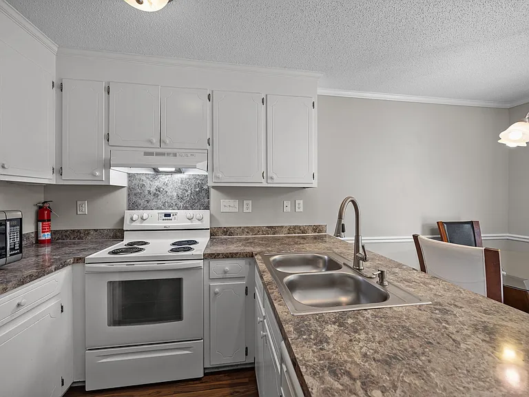 3809 E Vancroft Cir #C — Photo 13