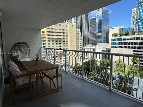 1200 E Brickell Bay Dr, Miami, FL
