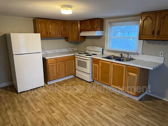 4th image of 229 1/2 S Wayne St