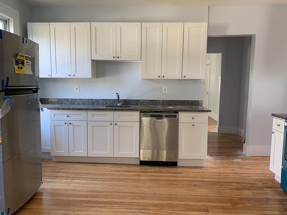 Updated Kitchen with brand new appliances