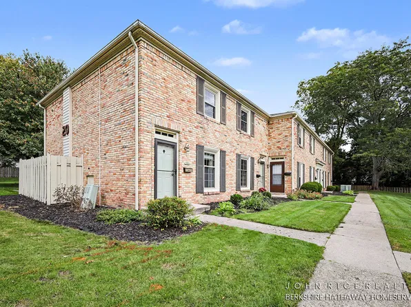 2466 Abbington Dr SE, Grand Rapids, MI 49506