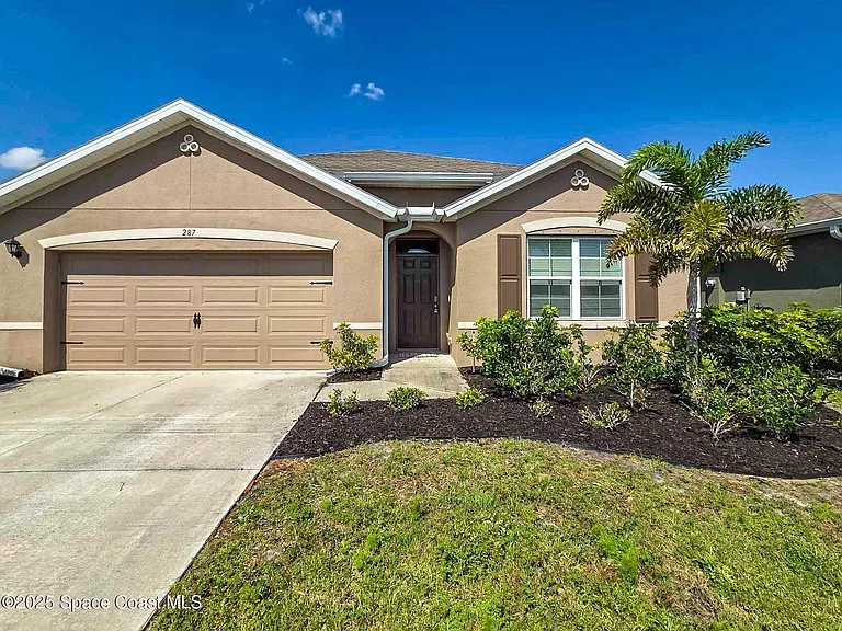 287 Guinevere Dr SW — Photo 2