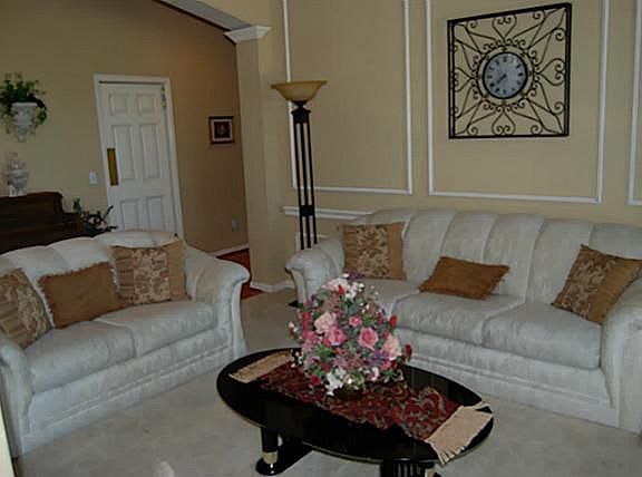 5th image of 2233 Country Club Dr