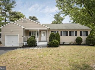 17 Cedarcrest Dr, Bayville, NJ 08721