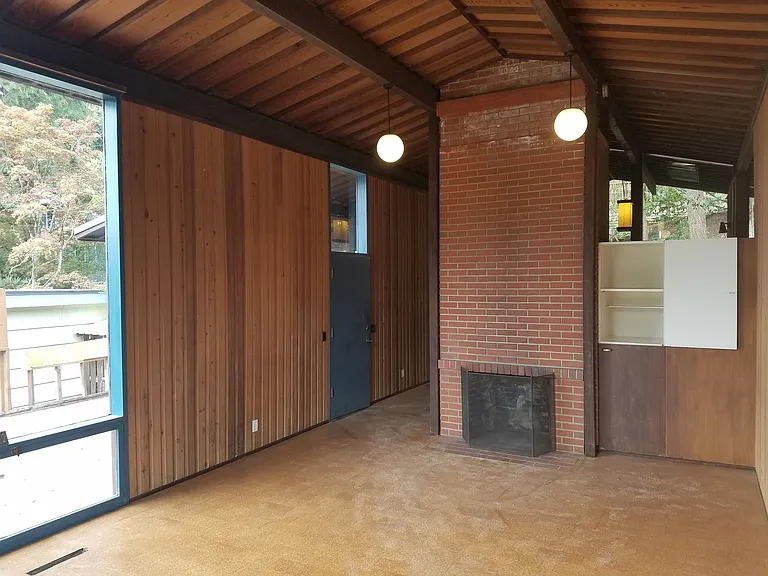 2497 Mission Ave — Photo 4
