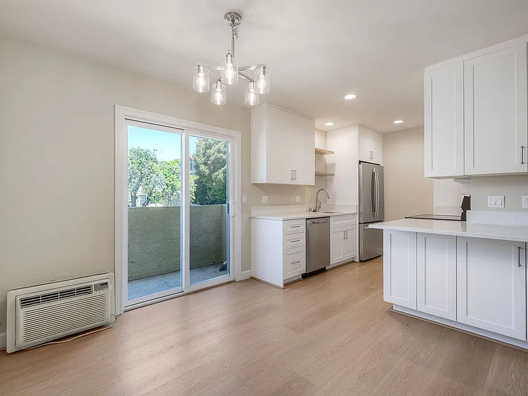 2538 C St #7 — Photo 6