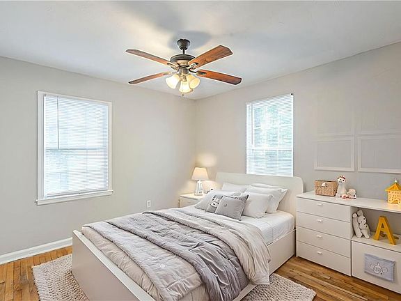 5th image of 1328 Lockhaven Cir SW