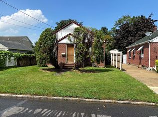27 Jane St, Roslyn Heights, NY 11577