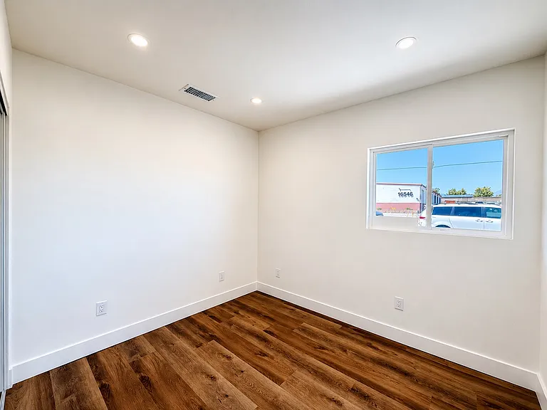 8806 Chantry Ave — Photo 4