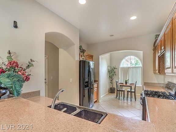 4th image of 4444 Laguna Garden Ave