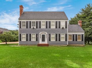 63 N Country Rd, Mount Sinai, NY 11766