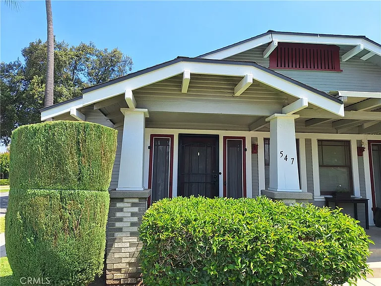 547 W Wilshire Ave — Photo 2