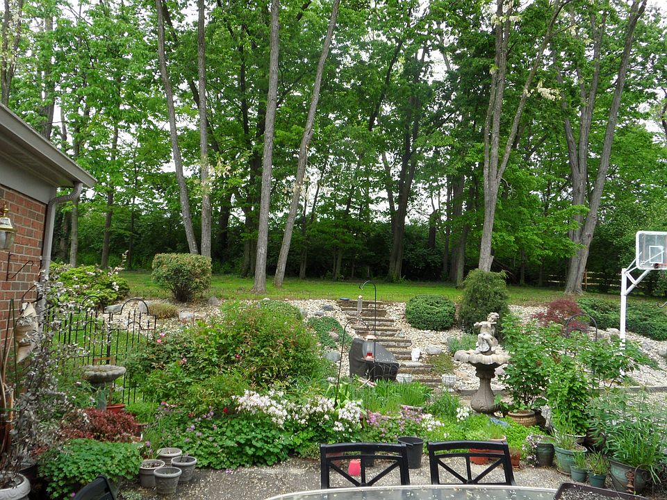 2nd image of 15 Trailbridge Dr