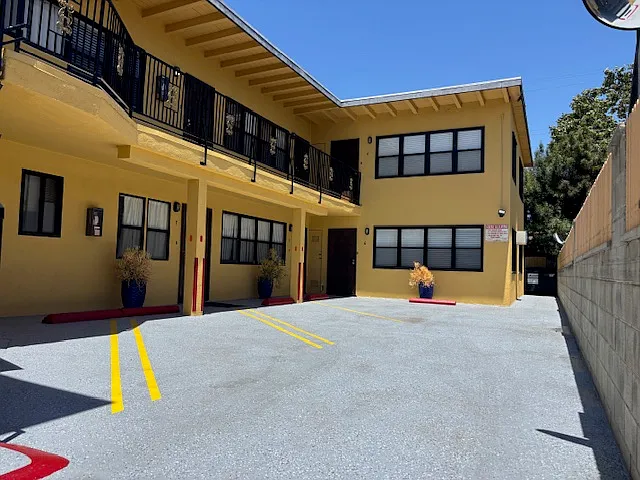 2262 S Carmelina Ave — Photo 26