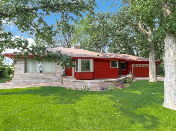 32827 River Oaks Ln, Saint Cloud, MN 56303