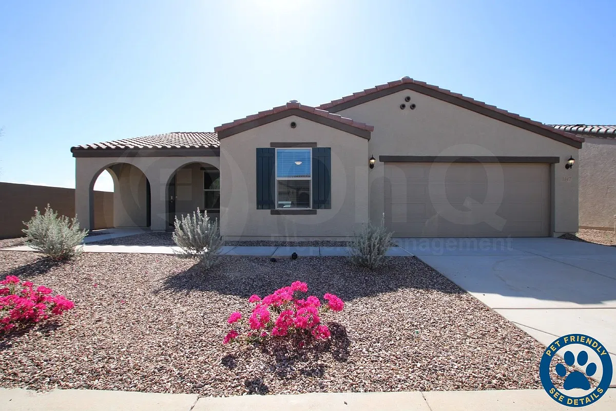4 bed, 2.0 bath, 1708 sqft, $1,749 — Photo 1