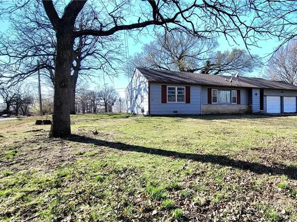 1001 N Main St, Yates Center, KS 66783