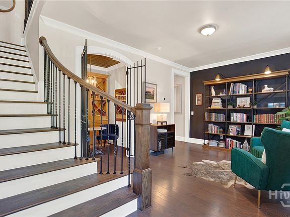 3rd image of 437 Port St