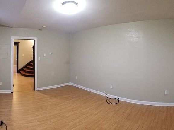 4th image of 1319 Genesee St APT 1