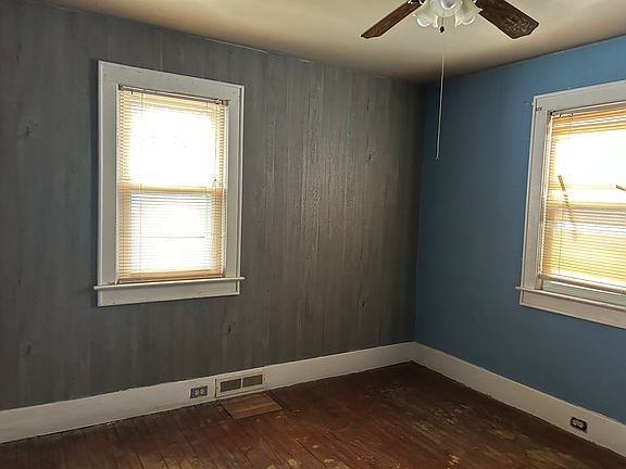 5th image of 1527 N Clinton St