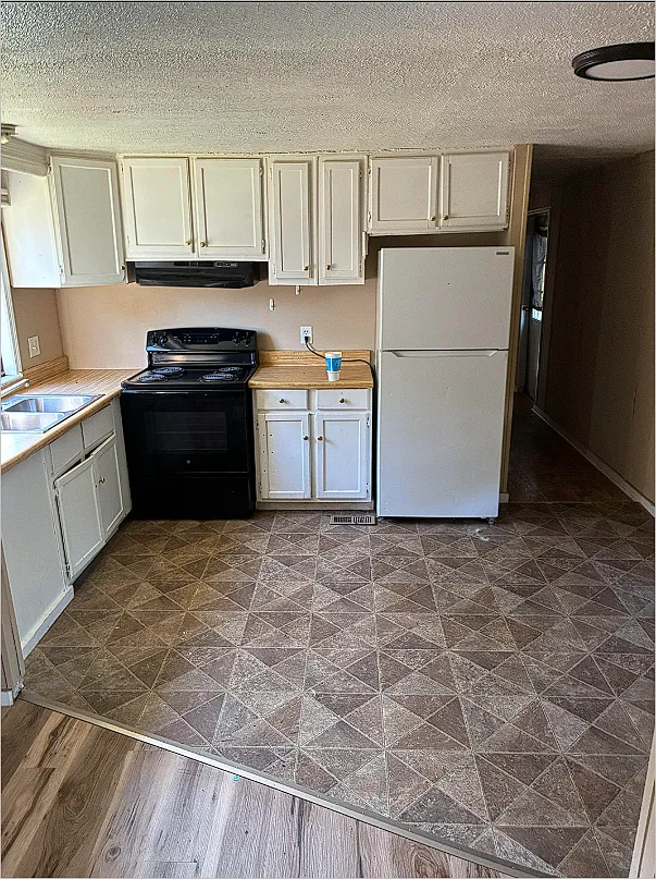 3 bed, 910 sqft, $950 — Photo 2