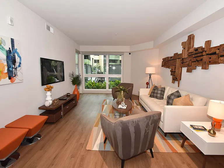 Metropolis Apartments — Photo 38