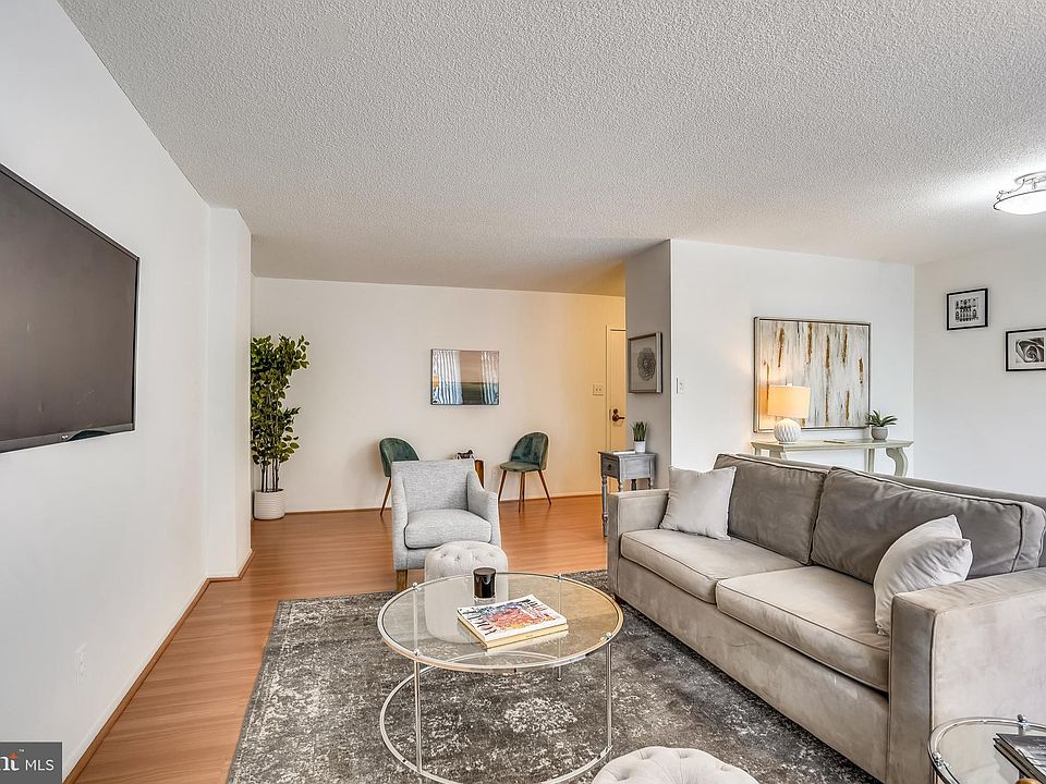 1st image of 501 Slaters Ln APT 122