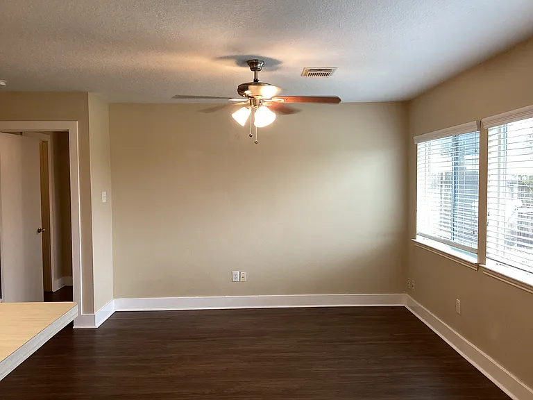 255 Crystal Isle Dr — Photo 6