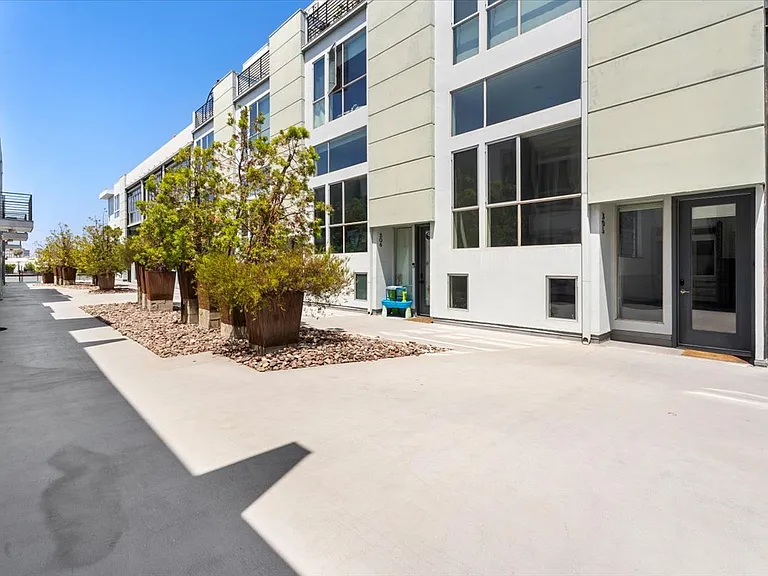 4151 Redwood Ave #305 — Photo 3