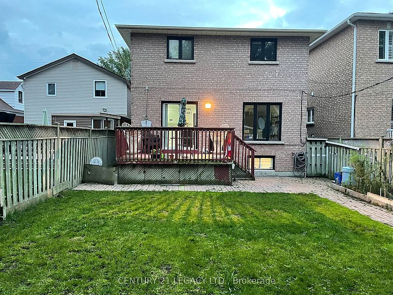 Toronto House for rent - 4 Bedrooms — photo 14