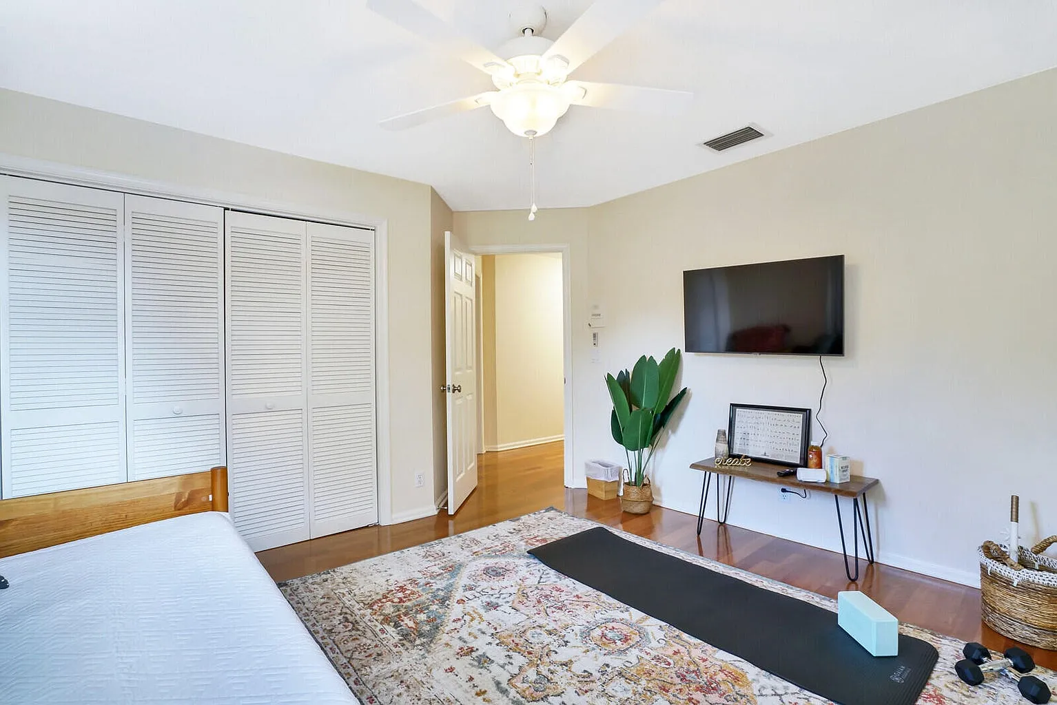5 bed, 2.5 bath, 2920 sqft, $8,500 — Photo 4