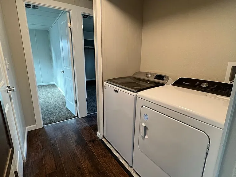 2038 Laburnum Ave #B — Photo 18