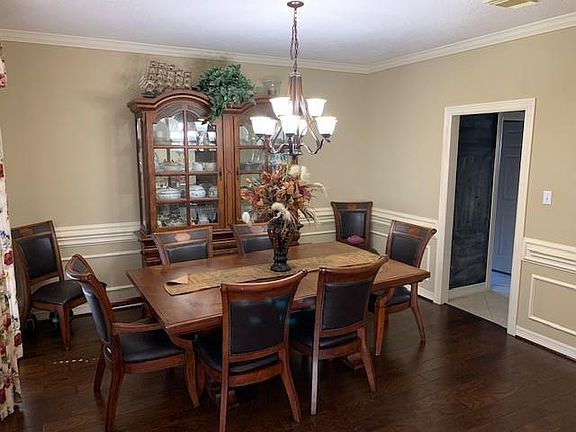 5th image of 2702 Stately Oak St