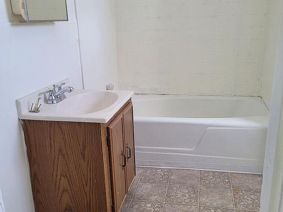 5th image of 408 Monroe St