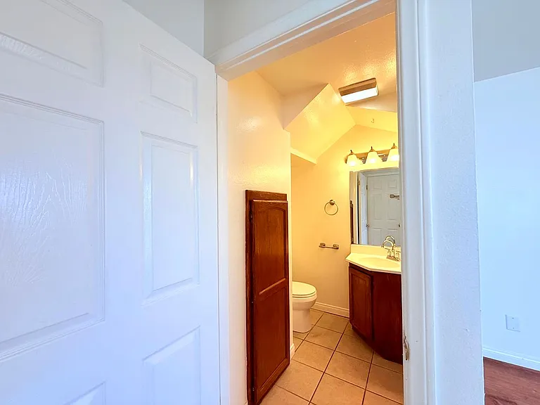 762 W. 21st St. — Photo 11