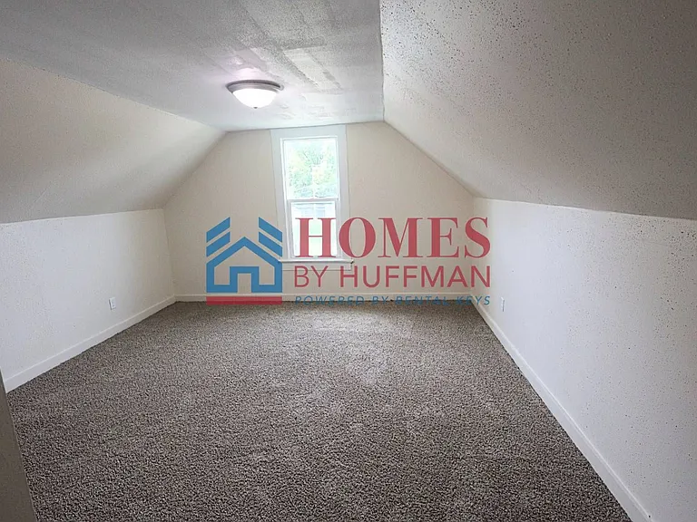 1319 Uhlhorn St — Photo 13